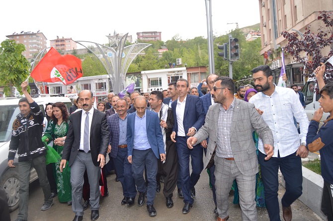 Hakkari’de HDP’nin coşkulu seçim bürosu açılışı 1