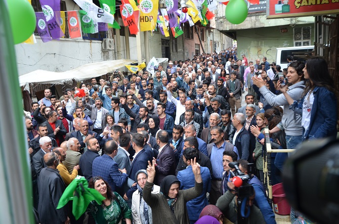 Hakkari’de HDP’nin coşkulu seçim bürosu açılışı 11