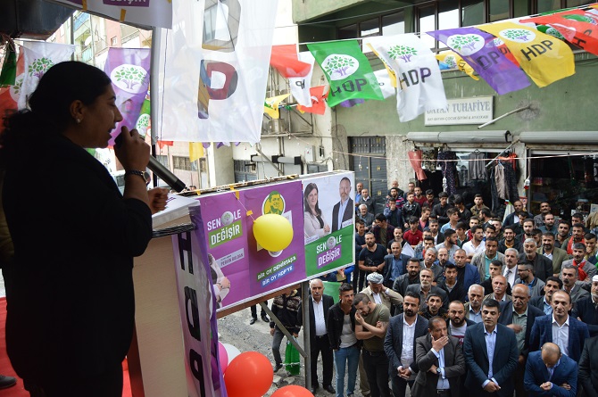 Hakkari’de HDP’nin coşkulu seçim bürosu açılışı 13