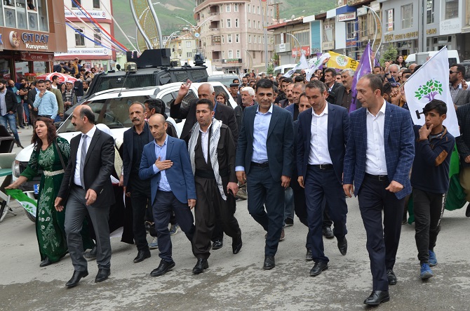 Hakkari’de HDP’nin coşkulu seçim bürosu açılışı 2