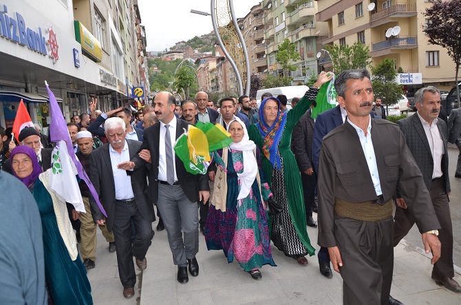 Hakkari’de HDP’nin coşkulu seçim bürosu açılışı 6