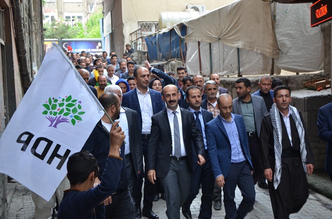 Hakkari’de HDP’nin coşkulu seçim bürosu açılışı 8