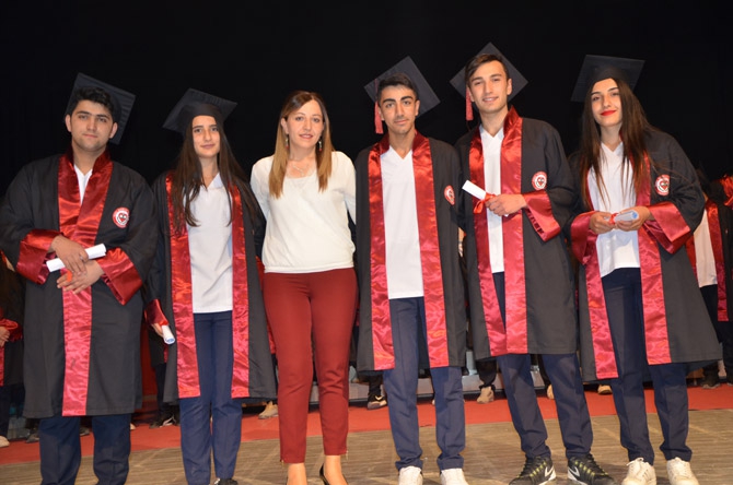 Özel Hakkari Sağlık Koleji’nin mezuniyet töreni 10