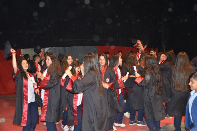 Özel Hakkari Sağlık Koleji’nin mezuniyet töreni 12