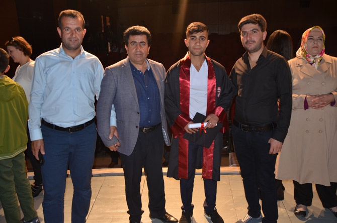 Özel Hakkari Sağlık Koleji’nin mezuniyet töreni 14