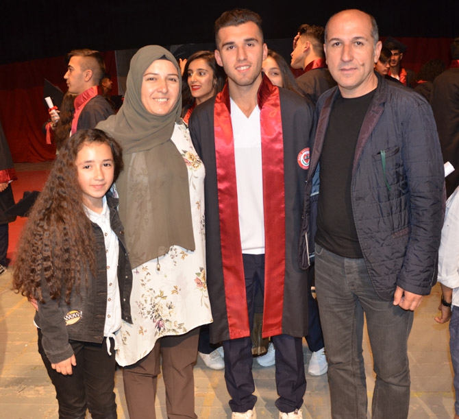 Özel Hakkari Sağlık Koleji’nin mezuniyet töreni 16