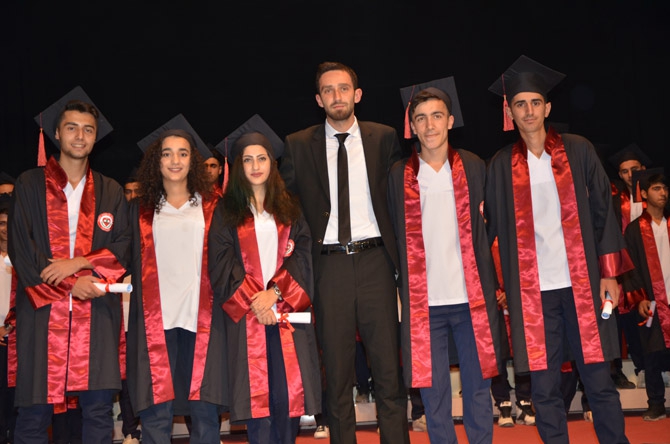 Özel Hakkari Sağlık Koleji’nin mezuniyet töreni 18