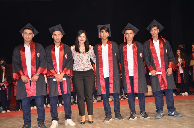 Özel Hakkari Sağlık Koleji’nin mezuniyet töreni 19