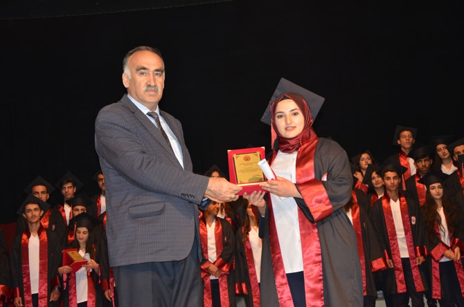 Özel Hakkari Sağlık Koleji’nin mezuniyet töreni 21