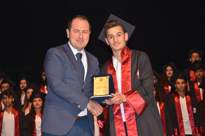 Özel Hakkari Sağlık Koleji’nin mezuniyet töreni 22