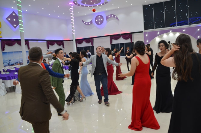 Özel Hakkari Sağlık Koleji’nin mezuniyet töreni 30