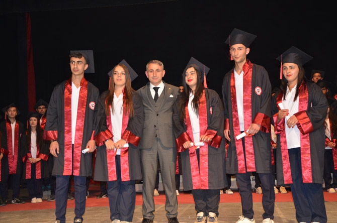 Özel Hakkari Sağlık Koleji’nin mezuniyet töreni 8