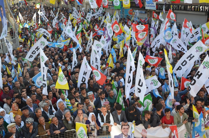 Hakkari'de coşkulu HDP mitingi 13