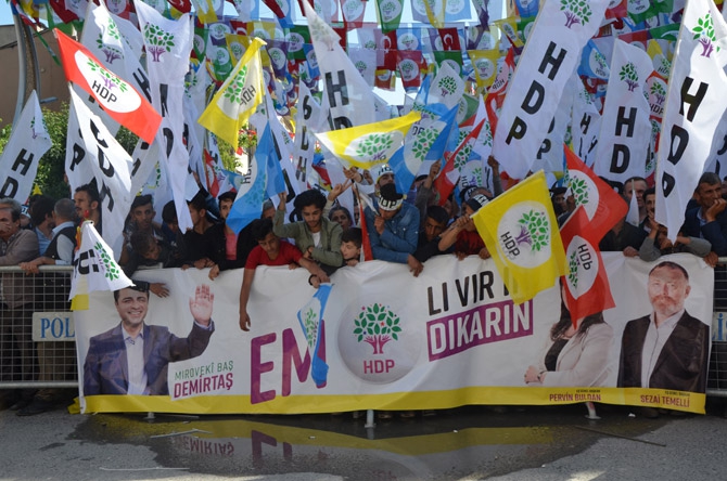 Hakkari'de coşkulu HDP mitingi 18