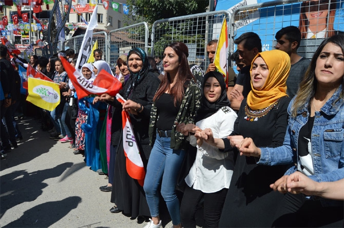 Hakkari'de coşkulu HDP mitingi 19