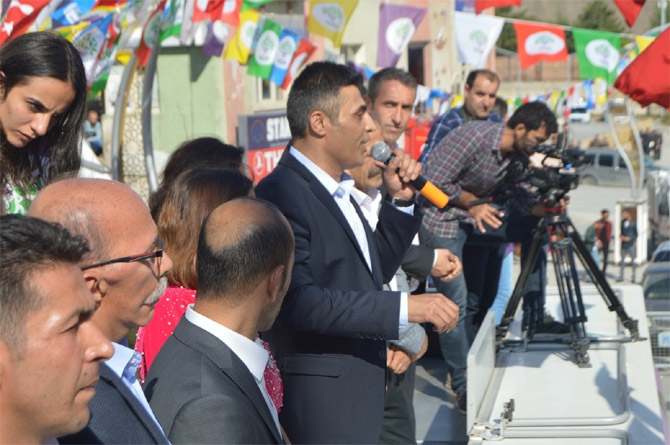 Hakkari'de coşkulu HDP mitingi 21