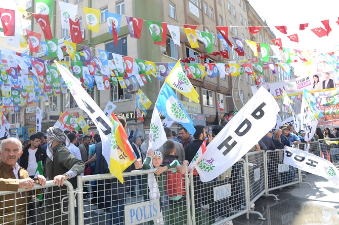 Hakkari'de coşkulu HDP mitingi 22