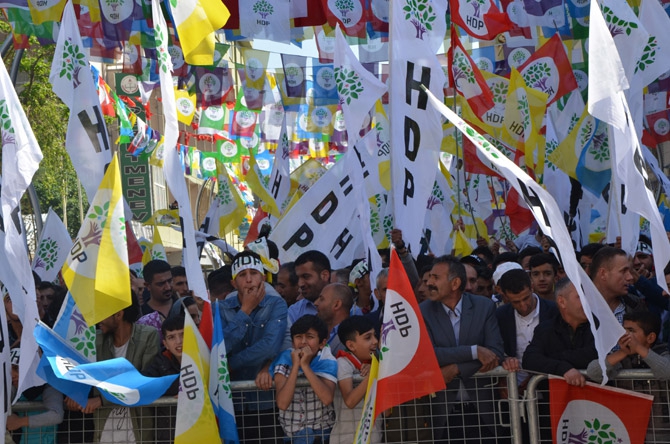 Hakkari'de coşkulu HDP mitingi 23