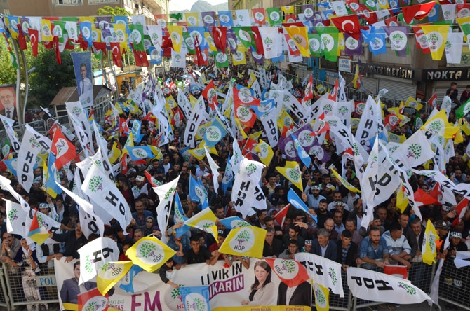 Hakkari'de coşkulu HDP mitingi 25