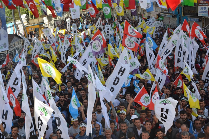 Hakkari'de coşkulu HDP mitingi 30