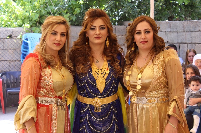 Demir ve Başaran ailesinin mutlu günü 12