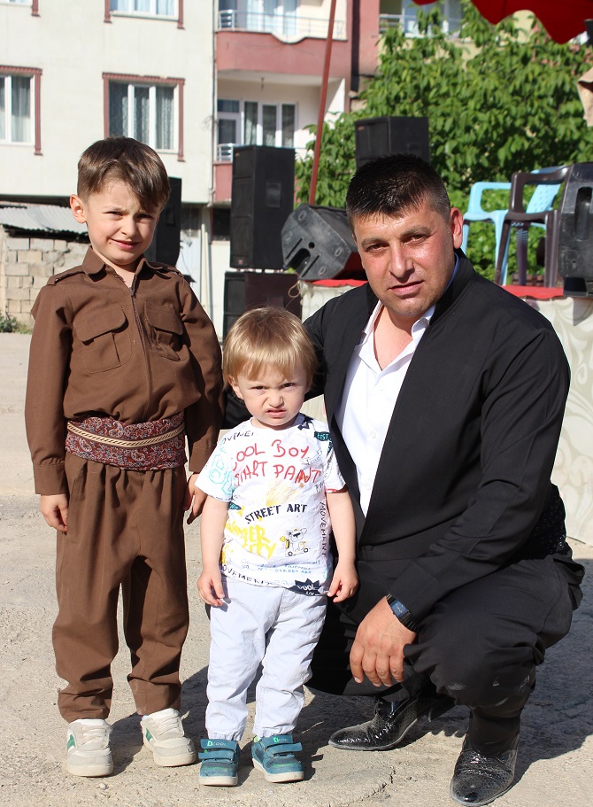 Demir ve Başaran ailesinin mutlu günü 14