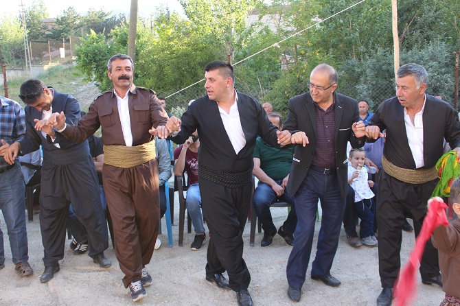 Demir ve Başaran ailesinin mutlu günü 16