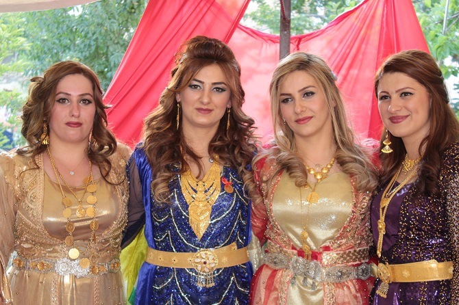 Demir ve Başaran ailesinin mutlu günü 17