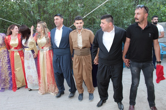 Demir ve Başaran ailesinin mutlu günü 20