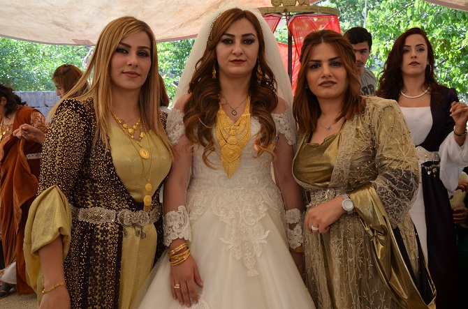 Demir ve Başaran ailesinin mutlu günü 22