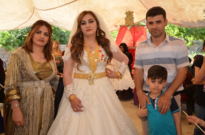 Demir ve Başaran ailesinin mutlu günü 25