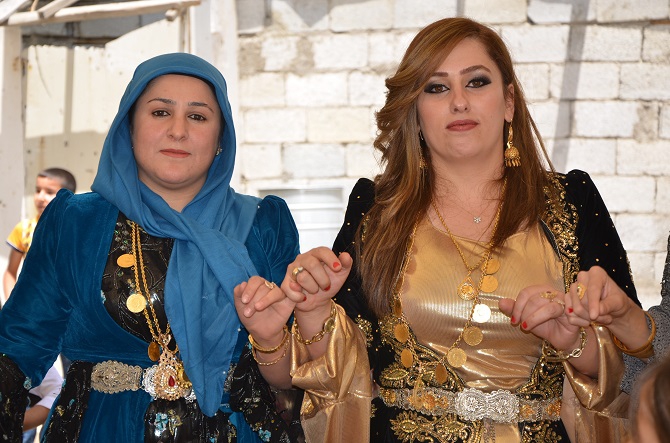 Demir ve Başaran ailesinin mutlu günü 28