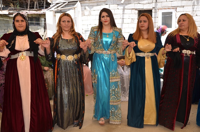 Demir ve Başaran ailesinin mutlu günü 29