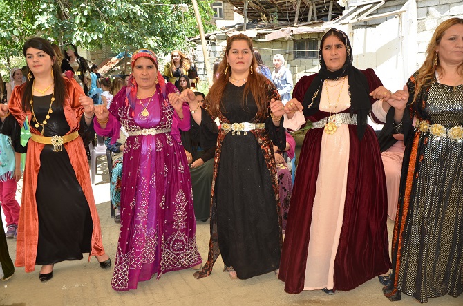 Demir ve Başaran ailesinin mutlu günü 31