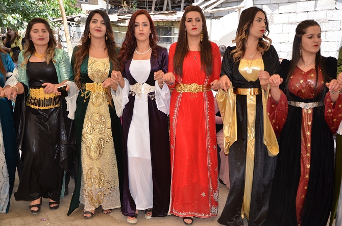 Demir ve Başaran ailesinin mutlu günü 32