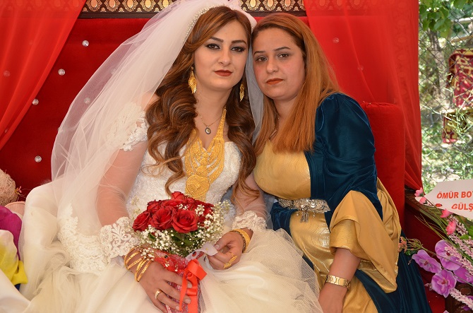 Demir ve Başaran ailesinin mutlu günü 34