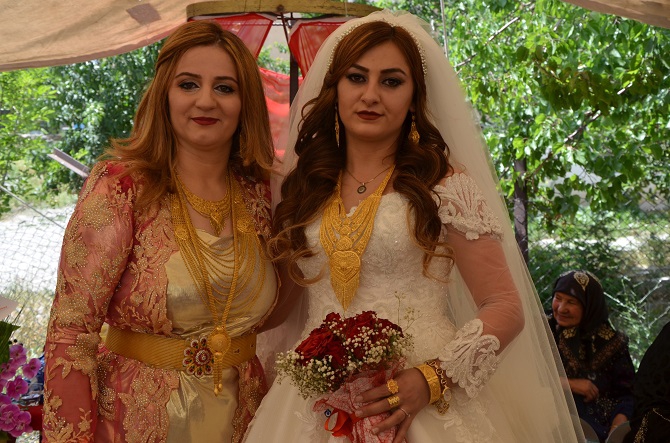 Demir ve Başaran ailesinin mutlu günü 37