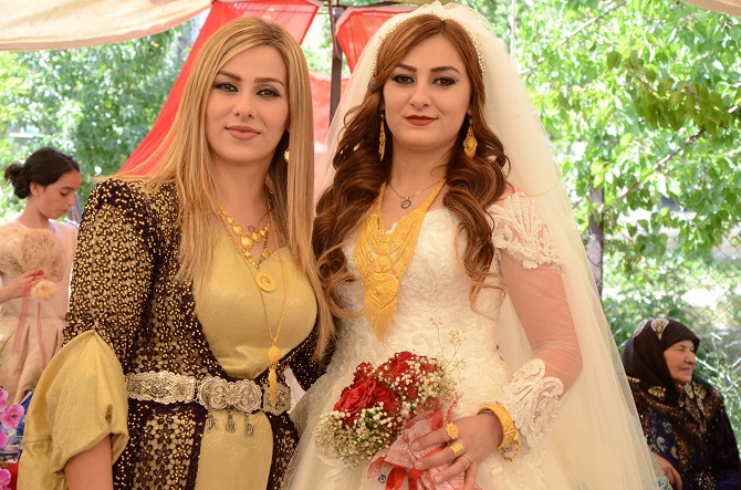 Demir ve Başaran ailesinin mutlu günü 38