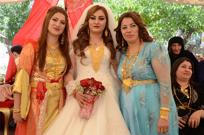 Demir ve Başaran ailesinin mutlu günü 43