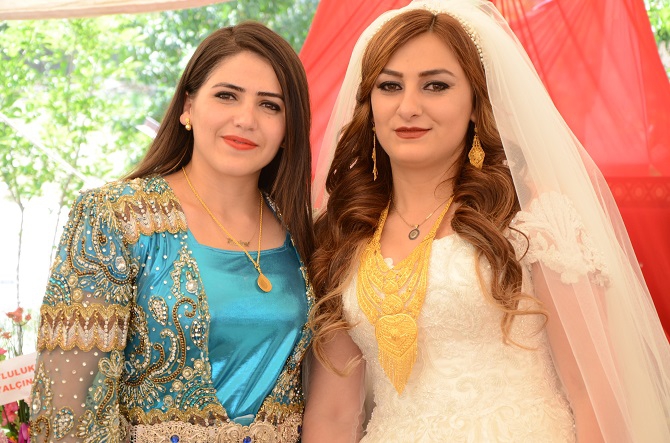 Demir ve Başaran ailesinin mutlu günü 44