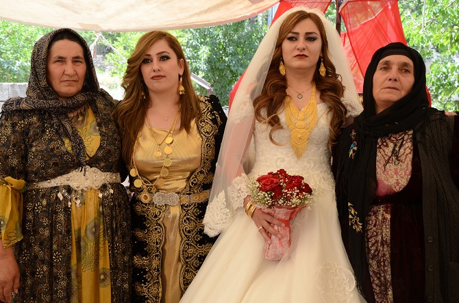 Demir ve Başaran ailesinin mutlu günü 46