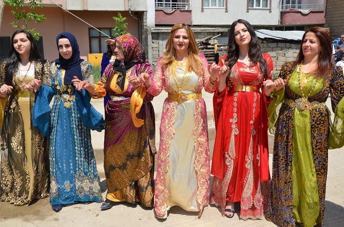 Demir ve Başaran ailesinin mutlu günü 47