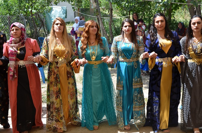 Demir ve Başaran ailesinin mutlu günü 49