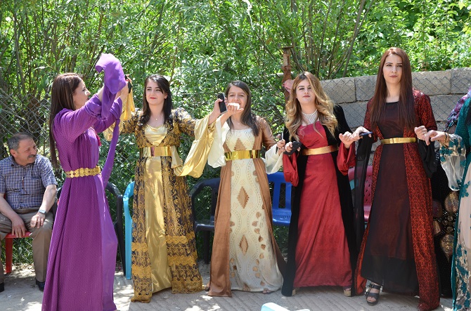 Demir ve Başaran ailesinin mutlu günü 50