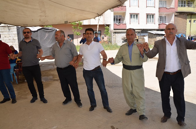 Demir ve Başaran ailesinin mutlu günü 51