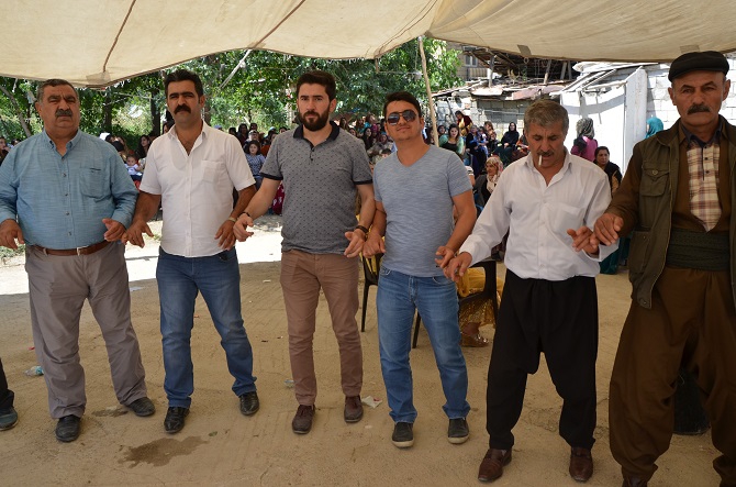 Demir ve Başaran ailesinin mutlu günü 52