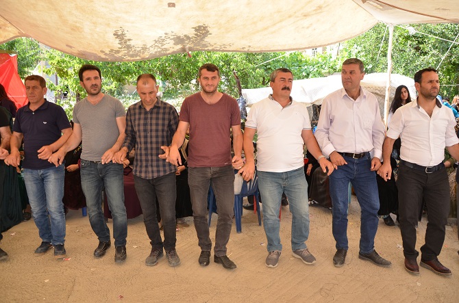 Demir ve Başaran ailesinin mutlu günü 55