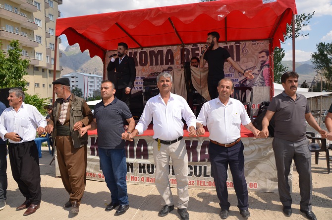 Demir ve Başaran ailesinin mutlu günü 57