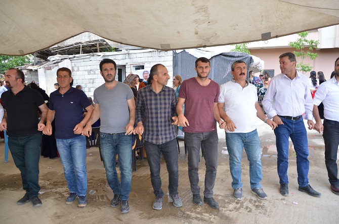 Demir ve Başaran ailesinin mutlu günü 58