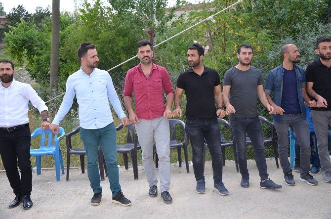 Demir ve Başaran ailesinin mutlu günü 59